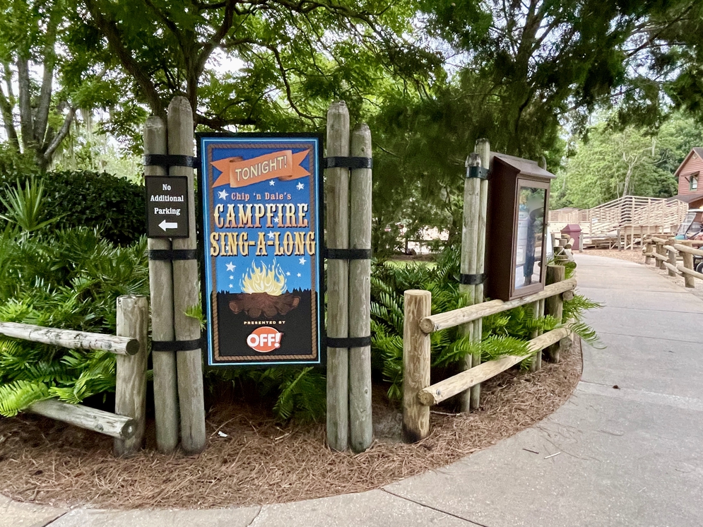 Fogueira do Tico e Teco - Chip 'n' Dale's Campfire / Passeio Gratuito na  Disney 